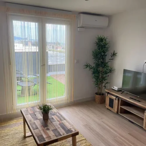 c058b2d4-2540-4fd1-b55d-c25af99aaf63